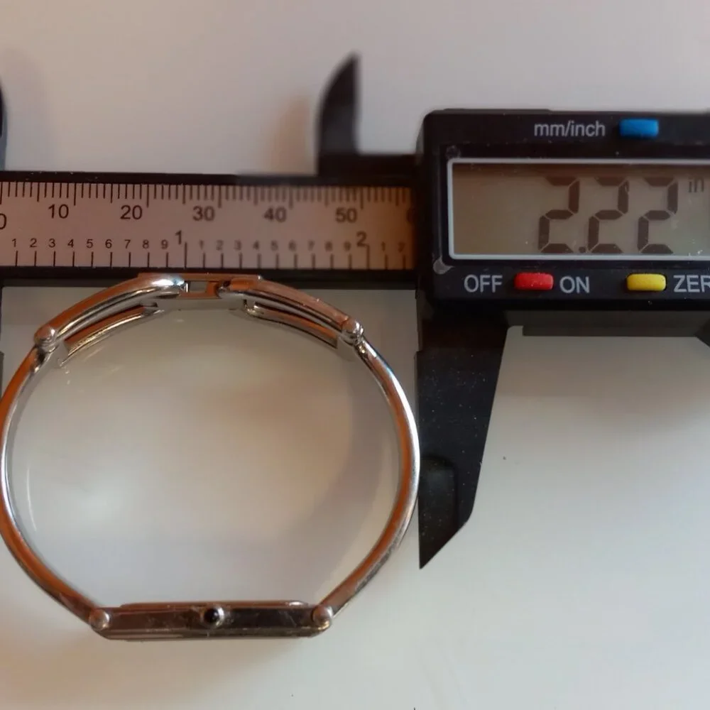Gucci Silver & Black, Swiss Made, Quartz Ladies Watch